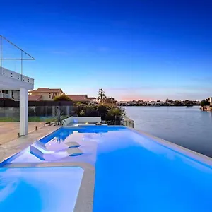 Luxury Waterfront, Hot Spa, Style Pool & Firepit Pelican Waters